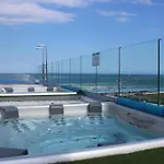 Infinity View Luxury Beachfront Lägenhet *