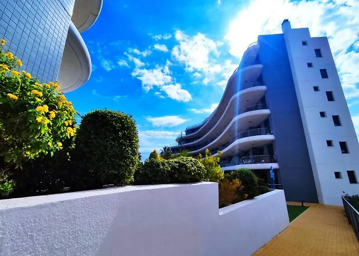 Infinity View Luxury Beachfront Apartamento *