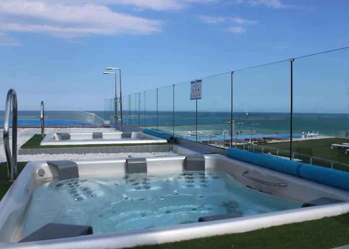 Infinity View Luxury Beachfront Apartamento *