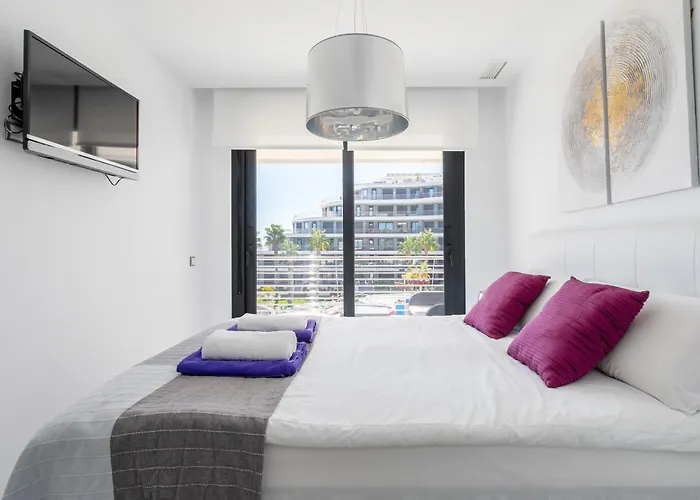 Infinity View Luxury Beachfront Apartamento Arenales del Sol