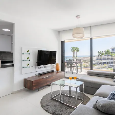 Infinity View Luxury Beachfront Apartamento *