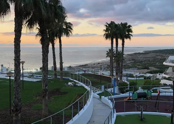 Infinity View Luxury Beachfront Апартаменты